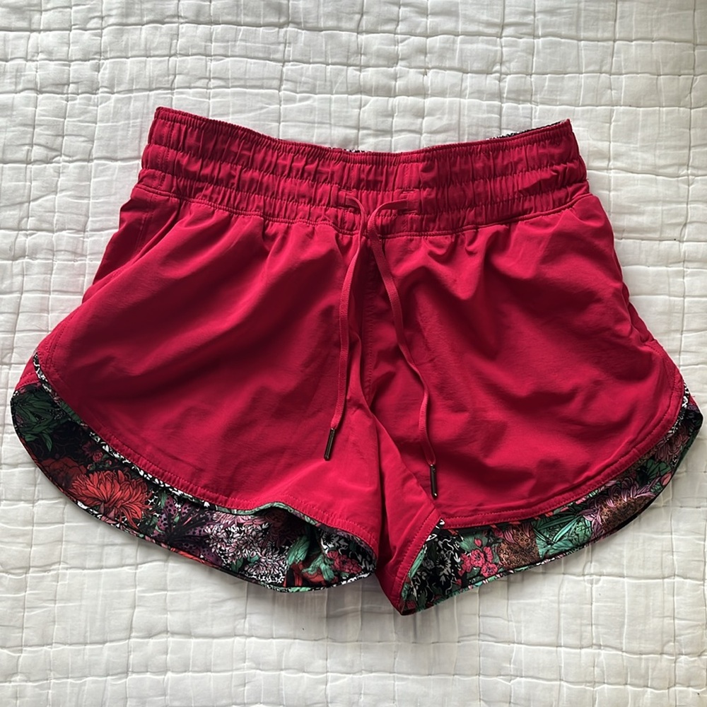 Lululemon choose a side shorts